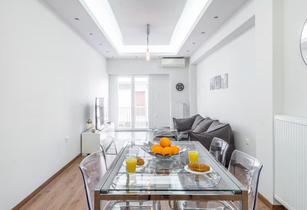 Modernised Athenian Apartment /W 2Br & 2Ba Bagian luar foto