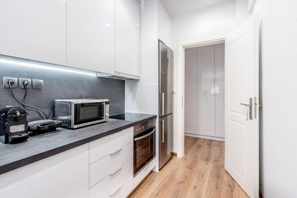 Modernised Athenian Apartment /W 2Br & 2Ba Bagian luar foto