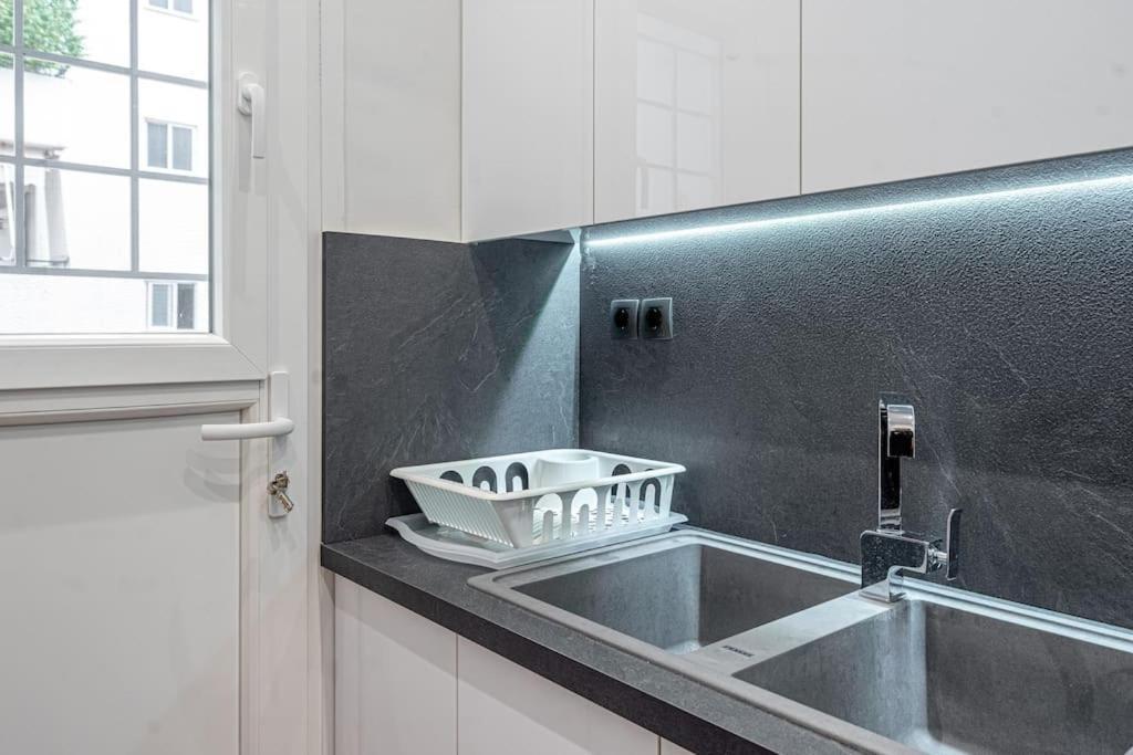 Modernised Athenian Apartment /W 2Br & 2Ba Bagian luar foto