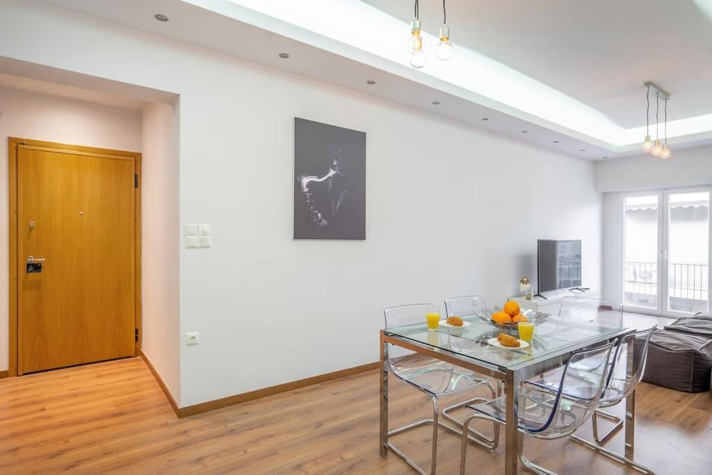 Modernised Athenian Apartment /W 2Br & 2Ba Bagian luar foto