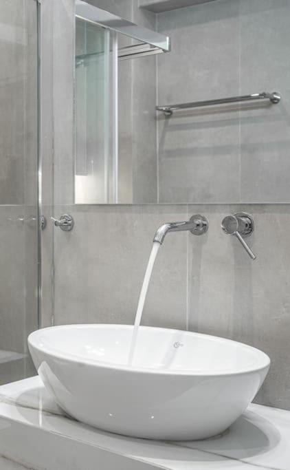 Modernised Athenian Apartment /W 2Br & 2Ba Bagian luar foto